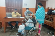 মালদার ইংরেজবাজারে অসুস্থ শাশুড়ি ভোট দিলেন বৌমা