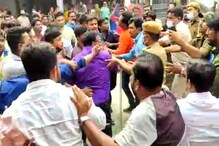 গণতন্ত্রের উৎসবে আক্রান্ত হতে হল সংবাদমাধ্যমকে গণতন্ত্রের উৎসবে আক্রান্ত হতে হল সংবাদমাধ্যমকে