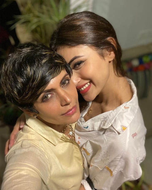 মৌনি ও মন্দিরার আদুরে ছবির পোস্ট। 