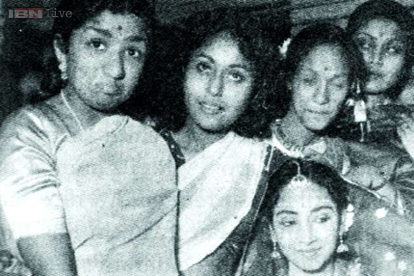 গীতা ও গুরু দত্তের বিয়েতে লতা। 