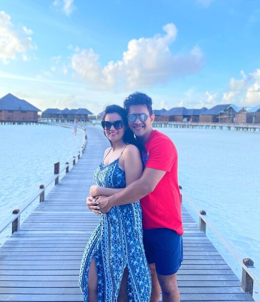 *আদিত্য নারায়ণ এবং শ্বেতা আগরওয়াল ২০২০ সালে বিয়ের পিঁড়িতে বসেন। ২০১০ সালে একটি সিনেমায় অভিনয় করার সময়ে দু'জনের পরিচয়। ছবি: ইনস্টাগ্রাম। 