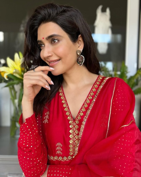 দীর্ঘদিনের বয়ফ্রেন্ড বরুণ বাঙ্গেরার সঙ্গে বিয়ে করেছেন করিশ্মা। 