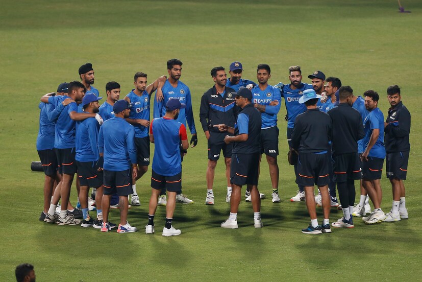 ভারতীয় দলের হেডস্যর রাহুল দ্রাবিড় এথন কলকাতায়। এখানে তাঁর ভক্তের সংখ্যা তো কম নয়।