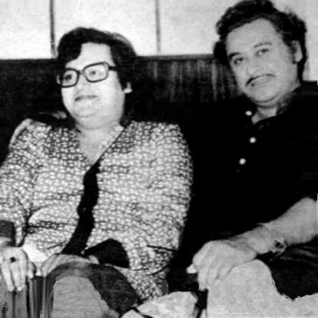 কিশোর কুমারের পাশে বাপ্পি লাহিড়ি। 