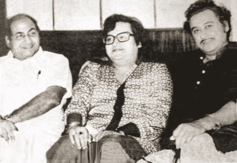 দুই তারকা গায়ককে সঙ্গে নিয়ে। মহম্মদ রফি ও কিশোর কুমারের সঙ্গে বাপি লাহিড়ি।