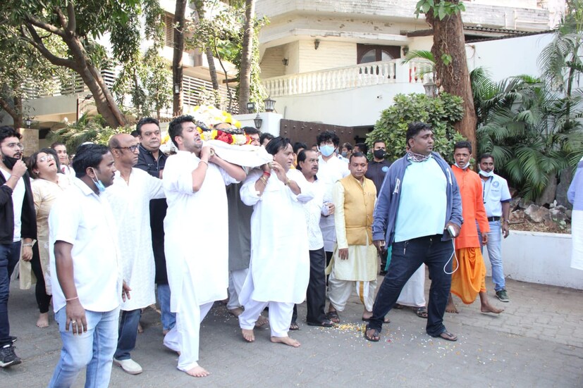 মঙ্গলবার মধ্যরাতে মুম্বইয়ের জুহুর একটি বেসরকারি হাসপাতালে মৃত্যু হয় বাপ্পি লাহিড়ির। মৃত্যুকালে বয়স হয়েছিল ৬৯ বছর।