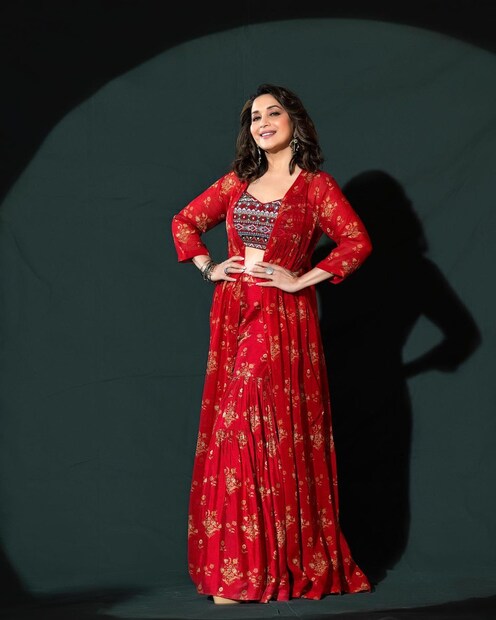 লাল এথনিক ড্রেসে মাধুরীর রূপ। 
