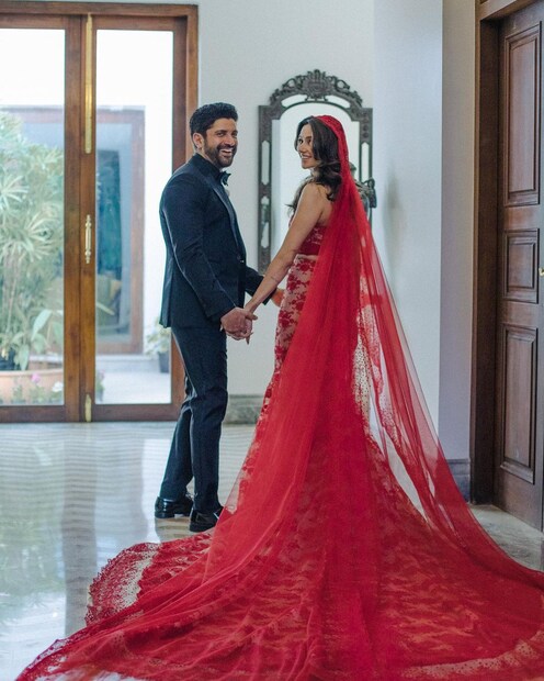 *ফারহান আখতার এবং শিবানী দান্ডেকর বিয়ের দিনে। (Image: Instagram)