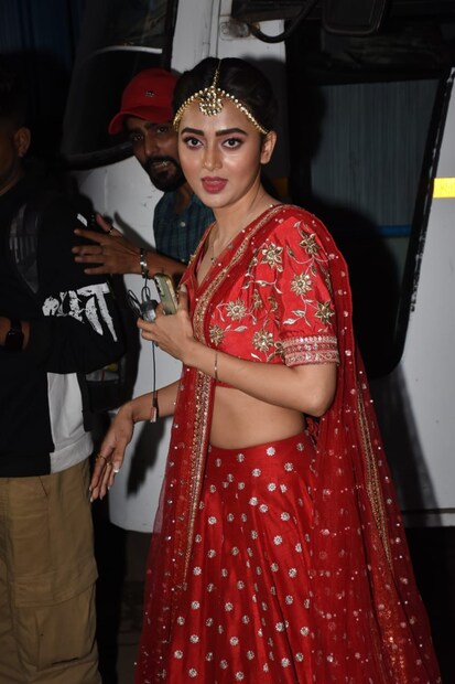 তবে এই লুক দেখে অনুরাগীরা চাইছেন করণ ও তেজস্বী তাড়াতাড়ি বিয়ের পিঁড়িতে বসুন। 