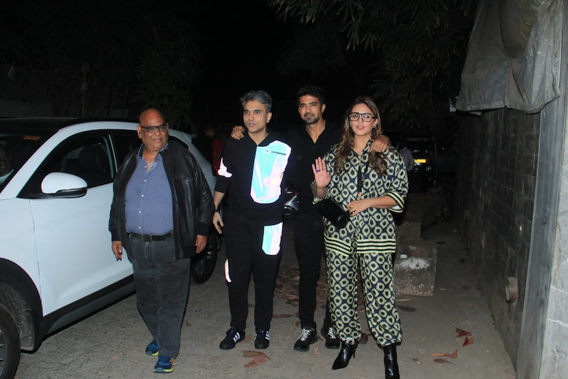 হুমা কুরেশি, সাকিব সালিম, মুদাস্সার আজিজ ও সতীশ কৌশিক এসেছিলেন। 