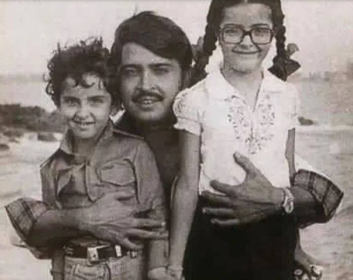 হৃত্বিক ও সুনয়না। সঙ্গে রাকেশ রোশন।