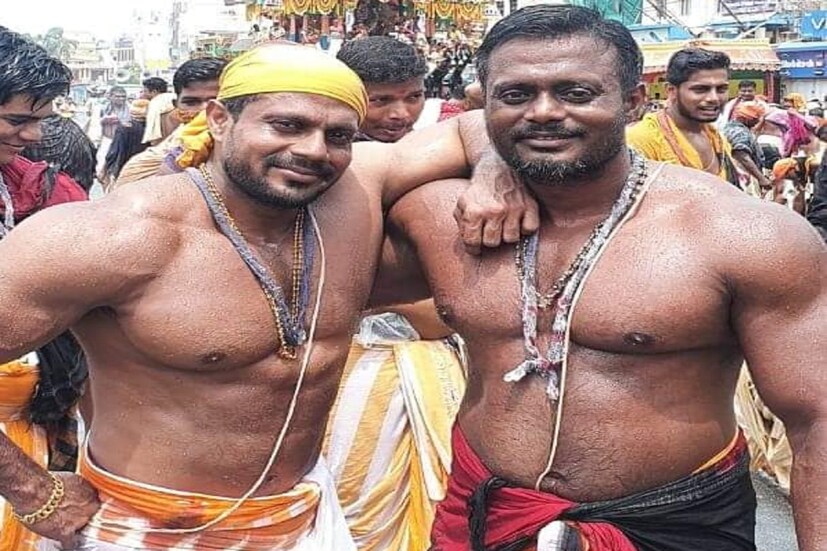 দাদাকে দেখেই অনিল শরীর চর্চা শুরু করেন ৷ অতিমারিতে রথের রশিতে টানের দৃশ্যও ভাইরাল হয়েছে বারেবারে ৷ অনেকেই বাহুবলী ব্রাদার্স বলে ডাকেন তাঁদের ৷ সংগৃহীত ছবি ৷