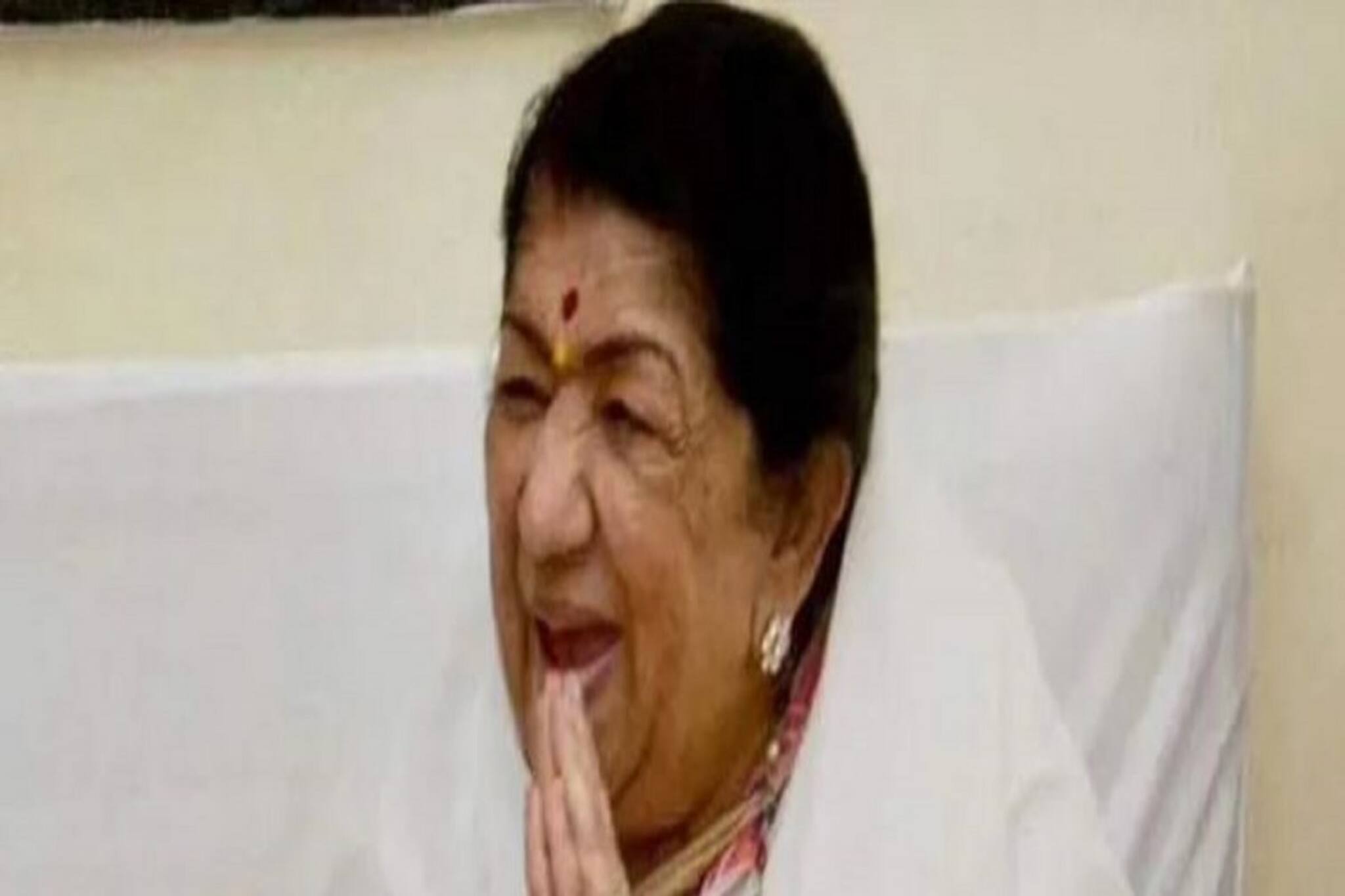 লতা মঙ্গেশকরের জীবন নিয়ে বায়োপিক? সুর সম্রাজ্ঞীর কী ইচ্ছে ছিল?