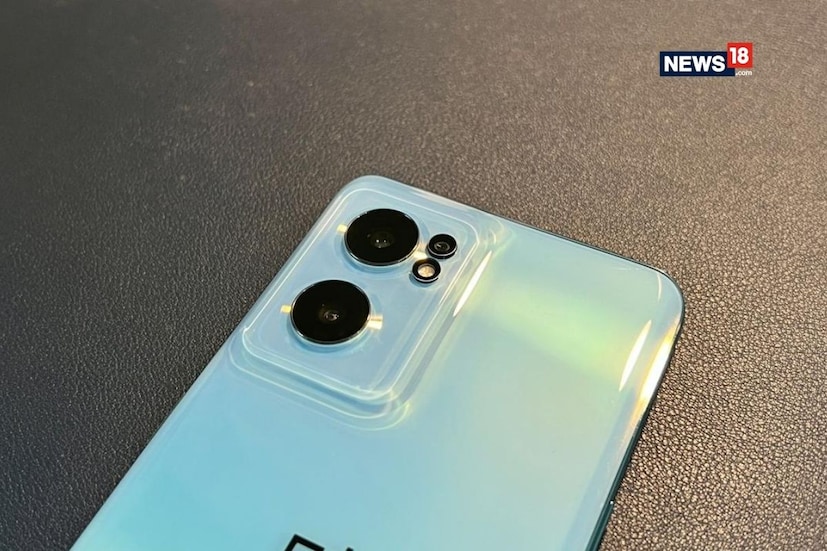 OnePlus Nord 2 CE 5G ফোনে রয়েছে ৬৪ মেগাপিক্সেলের প্রাইমারি ক্যামেরা, ২ মেগাপিক্সেলের ম্যাক্রো শ্যুটার, ৮ মেগাপিক্সেলের আলট্রা ওয়াইড ক্যামেরা। OnePlus Nord 2 CE 5G ফোনে রয়েছে ইআইএস সাপোর্ট, এইচডিআর, নাইট, পোর্ট্রেট। ভারতে আগের বছরে লঞ্চ করা হয়েছিল OnePlus Nord CE ফোন।