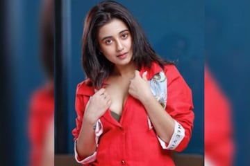 ক্লিভেজও মানব শরীরের অংশ! সাহসী ছবি পোস্ট করে ট্রোলড, কড়া জবাব স্বস্তিকার ক্লিভেজও মানব শরীরের অংশ! সাহসী ছবি পোস্ট করে ট্রোলড, কড়া জবাব স্বস্তিকার