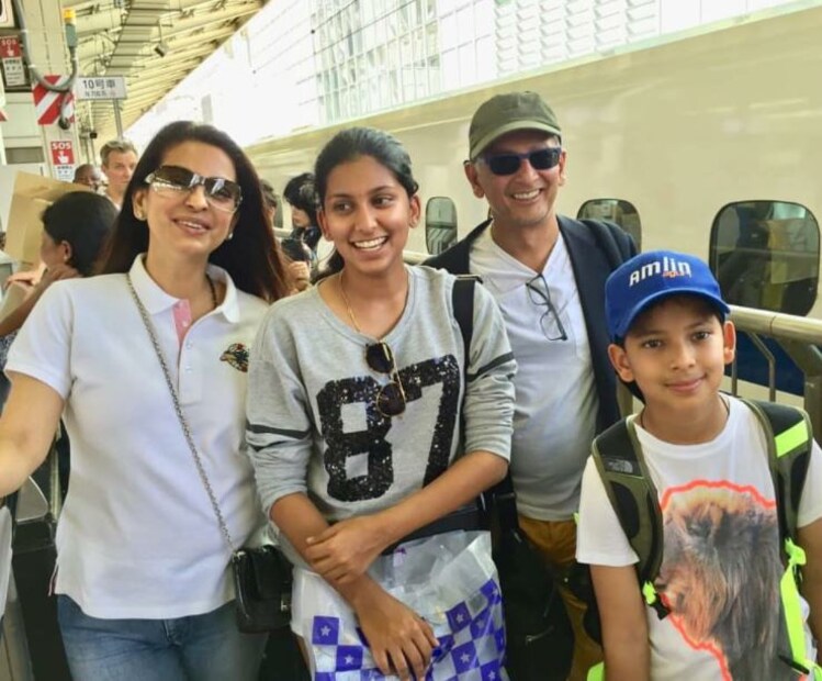 স্টারকিডদের নিয়ে যখন সোশ্যাল মিডিয়ায় বিরাট তোড়জোড়, ঠিক সেই সময়ই জাহ্নবীকে (Jhanvi Mehta) দেখা গেল আইপিএলের নিলামে মনোযোগ দিয়ে ব্যবসার কাজ করতে। জুহি চাওলার মেয়ে অভিনয়ে কবে নামবেন? এমন প্রশ্নও স্বাভাবিক ভাবেই মনে আসে অনুরাগীদের। 