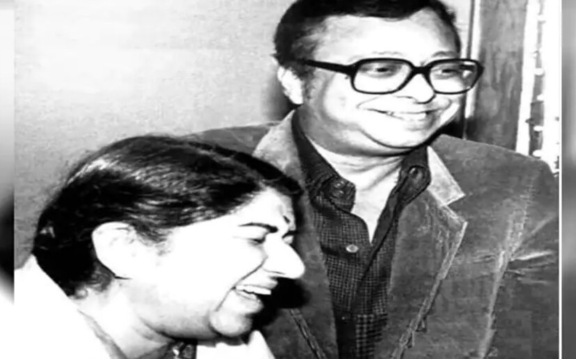 কোভিডের সঙ্গে নিউমোনিয়া থাকায় গায়িকার শারীরিক অবস্থার অবনতি হতে থাকে। চিকিত্সকরা জানিয়েছিলেন, বাড়তি সতর্কতার জন্যই তাঁকে গত কয়েকদিন আইসিইউতে রাখা হয়েছিল। হাসপাতালে ভর্তি হওয়ার পর থেকেই চিকিত্সায় সাড়া দিচ্ছিলেন লতা মঙ্গেশকর। কিন্তু শেষরক্ষা হল না। শেষ পর্যন্ত কোভিড ও নিউমোনিয়ার জোড়া ফলার সঙ্গে যুঝতে পারলেন না কিংবদন্তি গায়িকা। File Photo