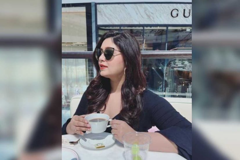 এক কাপ চায়ে আমি তোমাকে চাই.... এক কাপ কফিতে মন দিয়েছেন টলিউডের ডিভা। দুবাইতে দিয়ে একটি ইয়াচে চড়ার অভিজ্ঞতাও হয়েছে ঋতাভরী। 