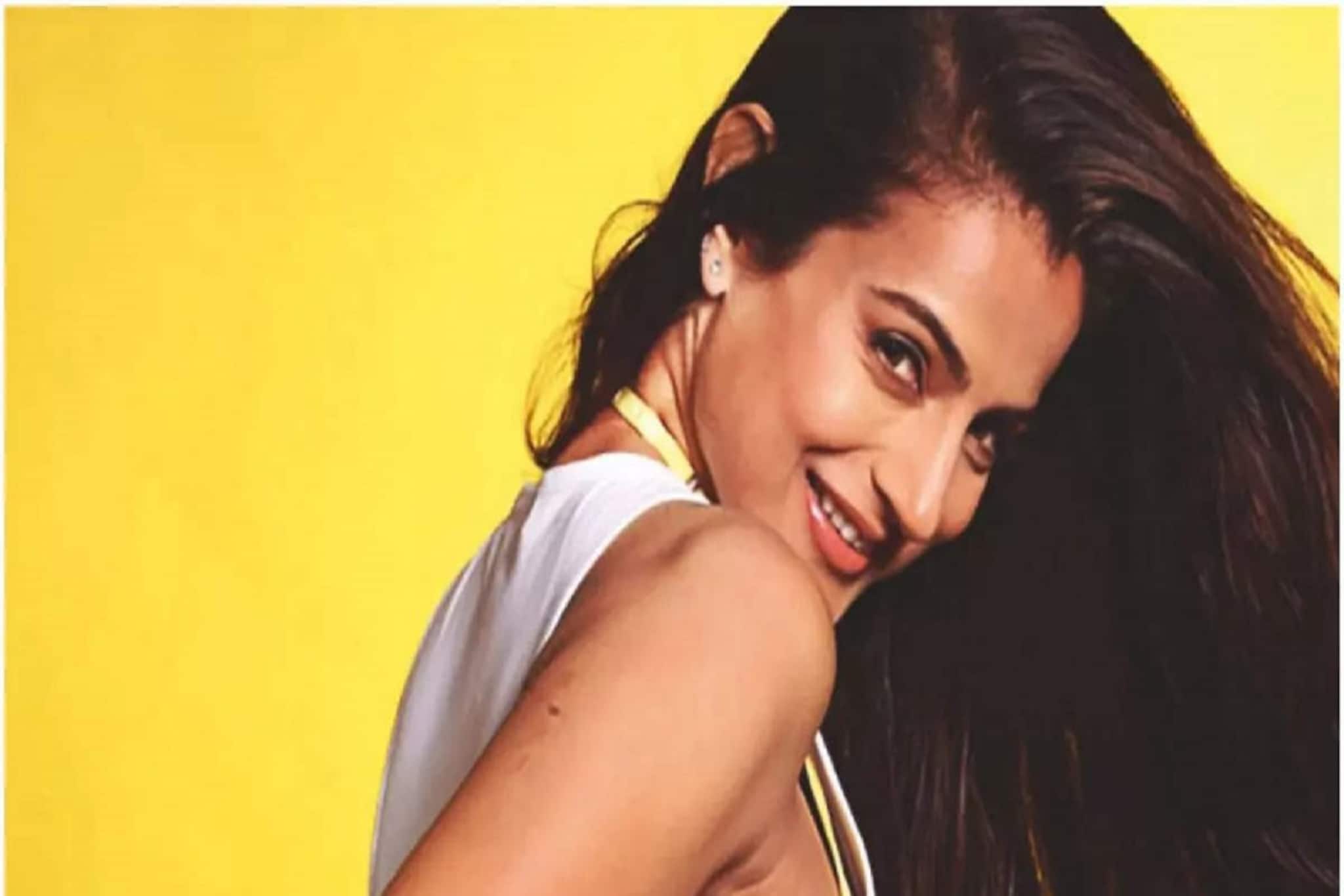 বয়সকে হাতের মুঠোয় বন্দি করেছেন অমিশা পটেল,কীভাবে ধরে রেখেছেন তিনি নিজের সৌন্দর্য