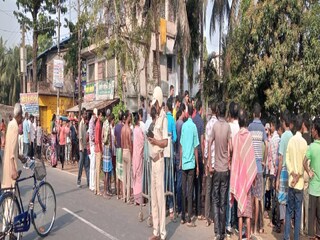 ঘটনার প্রতিবাদে বিক্ষোভ দেখায় উত্তেজিত জনতা