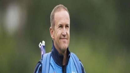 পয়সার লোভে মাঝপথেই পিএসএল ছেড়ে আইপিএলে অ্যান্ডি ফ্লাওয়ার পয়সার লোভে মাঝপথেই পিএসএল ছেড়ে আইপিএলে অ্যান্ডি ফ্লাওয়ার