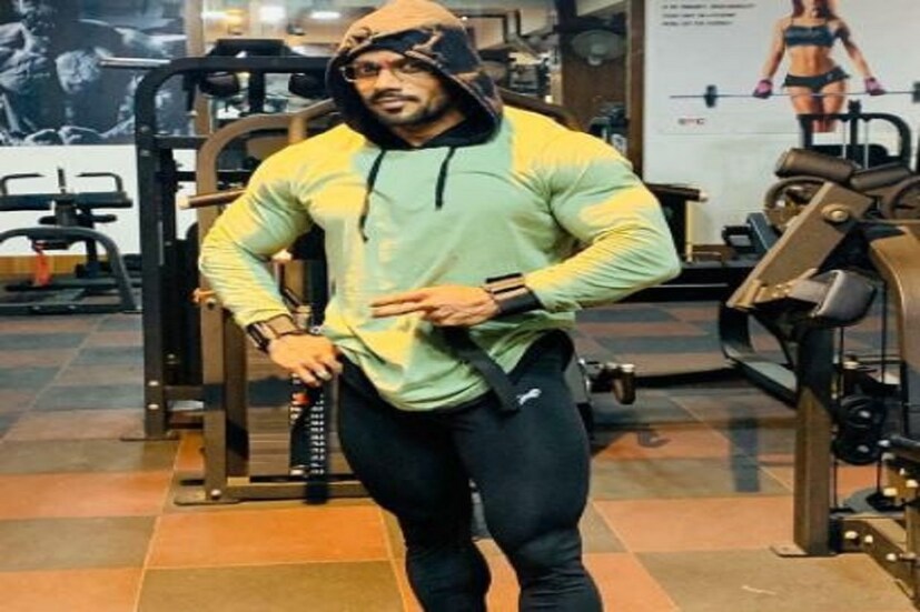 অনিল ওড়িশার অত্যন্ত জনপ্রিয় এক মুখ ৷ অনেক ধরনের সামাজিক কাজও তিনি করে থাকেন ৷ নিরন্নর মুখে খাবার তুলে দেন তিনি ৷ সংগৃহীত ছবি ৷