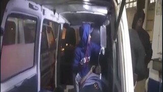 আহতদের দ্রুত হাসপাতালে নিয়ে যাওয়া হয়৷ 