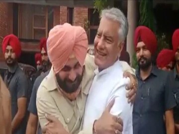 Sunil Jakhar was replaced to make Navjot Singh Sidhu the chief of the Punjab Congress. (File photo/News18)
