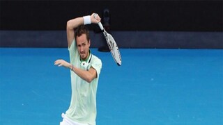 অস্ট্রেলিয়ার টেনিস দর্শকদের ব্যবহারে প্রচন্ড আহত মেডভেডেভ