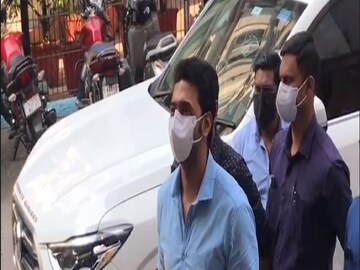 নিজাম প্যালেসে দেব৷ 