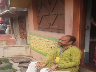 আক্রান্ত নির্দল প্রার্থী দেবাশিস দে৷ 