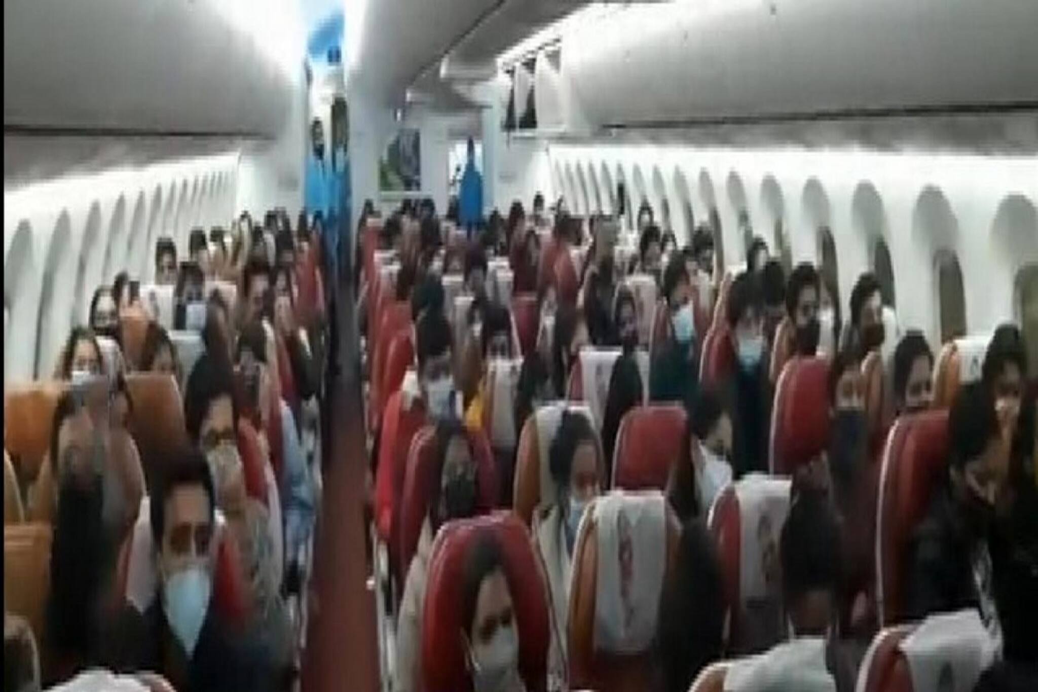 অবশেষে রোমানিয়া থেকে বিমানে দিল্লি পাড়ি দুর্গাপুরের নেহা খান, জিনাত আলমদের