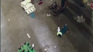 ভাটপাড়ায় বুথের ভিতরে পড়ে রয়েছে ভাঙা ইভিএম৷ ভাটপাড়ায় বুথের ভিতরে পড়ে রয়েছে ভাঙা ইভিএম৷