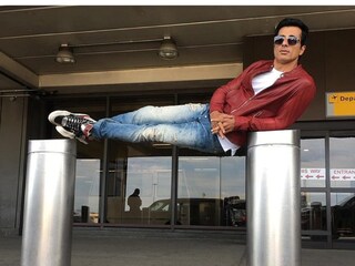  Viral News: Bollywood actor sonu sood saved life of young man in moga punjab after car accident, watch video- Photo Courtesy- Twitter 