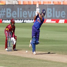 Ind vs WI: দাদারা ফ্লপ, শ্রেয়স, পন্থ, দীপকদের ব্যাটে ভারতের স্কোর ২৬৫/১০ Ind vs WI: দাদারা ফ্লপ, শ্রেয়স, পন্থ, দীপকদের ব্যাটে ভারতের স্কোর ২৬৫/১০