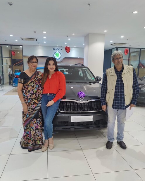 *২১ ফেব্রুয়ারি জন্মদিন ছিল অভিনেত্রী-প্রযোজক সম্পূর্ণা লাহিড়ির। ৩১-এ পা দিলেন তিনি। জন্মদিন কাটাতে তিনি গিয়েছিলেন কলকাতার এক অনাথ আশ্রমে। সেখানকার বাচ্চাদের সঙ্গে মজা করে কাটিয়েছেন। ছবি: ইনস্টাগ্রাম। 