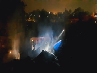 আগুনে ভষ্মীভূত হয় গোটা বাড়িটি৷ 