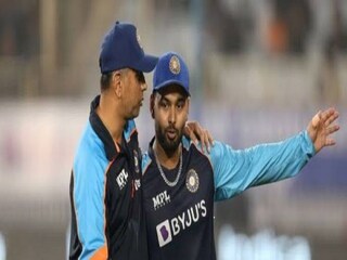 ঋষভ পন্থকে বদলে দেবেন রাহুল দ্রাবিড় নিশ্চিত গাভাসকার