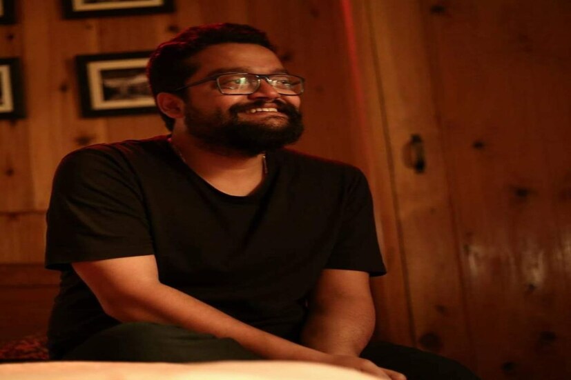 প্রেমের ছবি নিয়ে আসছেন পরিচালক অর্ঘ্যদীপ চট্টোপাধ্যায়। তাঁর নতুন ছবি 'চিরসখা হে'-তে দেখা যাবে তনুশ্রী চক্রবর্তী ও ঈশান মজুমদাকে। একটি বিশেষ  ভূমিকায় রয়েছেন বরুণ চন্দ, রয়েছেন মিঠু চক্রবর্তীও। 'চিরসখা হে' একটি আদ্যোপান্ত প্রেমের গল্প। সিক্সটি নাইন ক্রিয়েটিভ এন্টারটেনমেন্টের প্রযোজনায়, মোজোপ্লেক্স এন্টারটেনমেন্টের পরিবেশনায় তৈরি হচ্ছে এই ছবি।