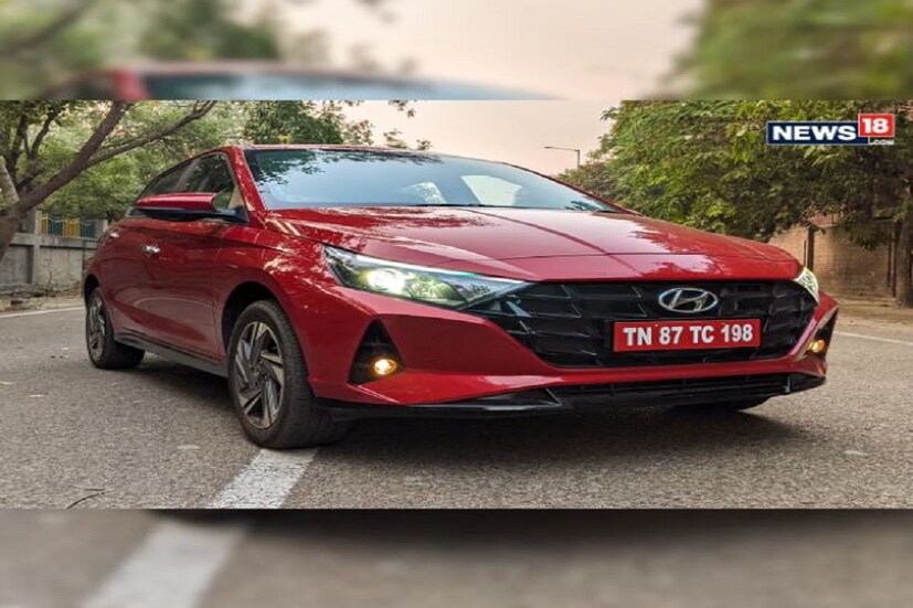স্যান্ট্রো (Santro)  গাড়িতে ৪০ হাজার টাকা অবধি ছাড় পাওয়া যাচ্ছে৷ তবে এই ছাড় পেট্রোলচালিত গাড়ির মডেলের ক্ষেত্রেই৷ সিএনজি গাড়িতে ছাড় নেই৷ Hyundai Santro ১.১ লিটার পেট্রোল মোটর দ্বার চালিত যার আউটপুট ৬৮ বিএইচপি, ৯৯ এনএম টোর্কি৷ এঞ্জিনে রয়েছে ফাইভ স্পিড ম্যানুয়াল আর এটিএম ইউনিট৷ 