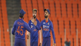 ওয়েস্ট ইন্ডিজকে হোয়াইটওয়াশ করার পর বিরাট এবং রোহিতের শুভেচ্ছা বিনিময় ওয়েস্ট ইন্ডিজকে হোয়াইটওয়াশ করার পর বিরাট এবং রোহিতের শুভেচ্ছা বিনিময়