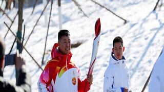 চিনের রেজিমেন্ট কমান্ডার কি ফাবাওকে দিয়ে মশাল বহন করায় শীতকালীন অলিম্পিকের চিনের রেজিমেন্ট কমান্ডার কি ফাবাওকে দিয়ে মশাল বহন করায় শীতকালীন অলিম্পিকের