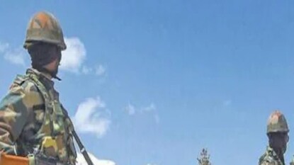 অনুপ্রবেশ রুখতে বদ্ধপরিকর ভারতীয় সেনাবাহিনী৷ Photo-PTI অনুপ্রবেশ রুখতে বদ্ধপরিকর ভারতীয় সেনাবাহিনী৷ Photo-PTI