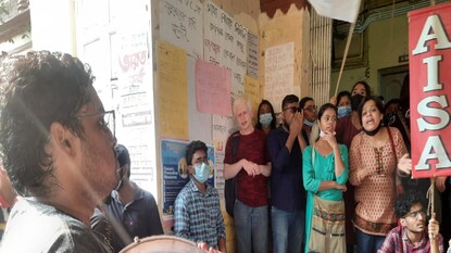 অভিনব প্রতিবাদ অভিনব প্রতিবাদ