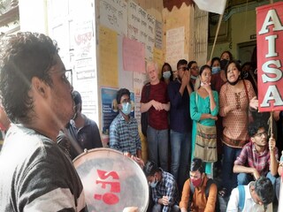 অভিনব প্রতিবাদ