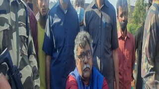 আসানসোলে বুথের বাইরে জিতেন্দ্র তিওয়ারি৷ আসানসোলে বুথের বাইরে জিতেন্দ্র তিওয়ারি৷