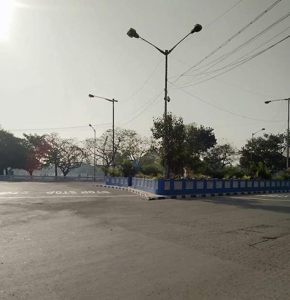 দিন ও রাতের তাপমাত্রা বাড়ায় দিনভর শীতের আমেজ আর থাকবে না। বেলা বাড়লে উষ্ণতা ও অস্বস্তি দুটোই বাড়বে। Representative Image