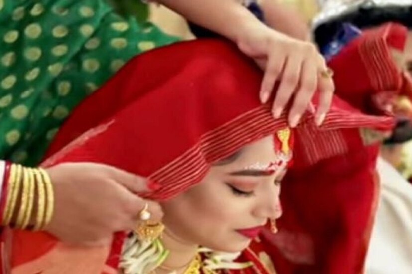 তারপর ভাললাগার বন্ধুত্ব ভালবাসায় পরিণত হয়েছে ৷ বিয়ে করে তুমুল সুখী, আগামী দিনে দু'জনের এক সুন্দর জীবন কাটাবেন কৌশিক ও দ্বীপশ্বেতা এই স্বপ্নই আপাতত দু'চোখ জুড়ে আছে কৌশিকের ৷ ছবি সৌজন্যে ইনস্টাগ্রাম ৷