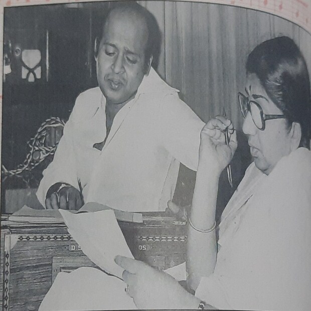 লতা ছিলেন পরিবারের বড় সন্তান। মীনা, আশা, ঊষা এবং হৃদয়নাথ সকলেই সঙ্গীতের জগতের দিকপাল।