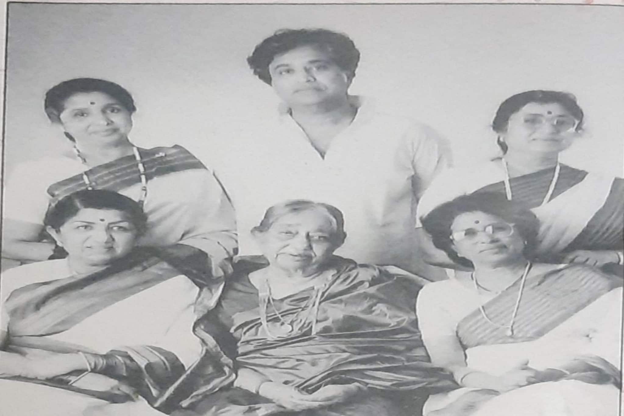 কেন জীবনের শেষদিকে বলিউডের চলচ্চিত্রে গান গাওয়া ছেড়েই দিয়েছিলেন লতা মঙ্গেশকর?